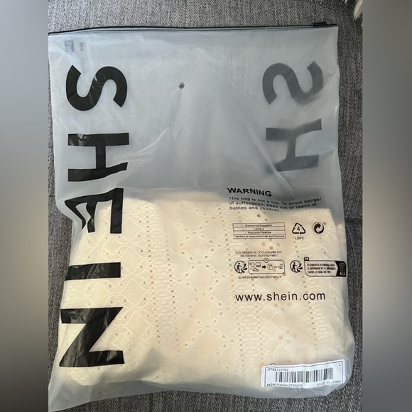 NWT Puff Cap Sleeve Eyelet Embroidery Shirt, Size Large, Yellow - Picture 7 of 8